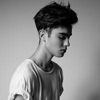 浪荡不羁的欧美帅哥黑白头像