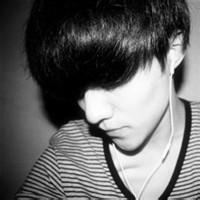 浪荡不羁的欧美帅哥黑白头像