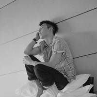 冷酷霸气的男生黑白头像