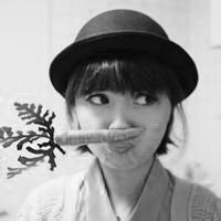 带帽子的女生黑白qq头像图片