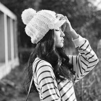 带帽子的女生黑白qq头像图片