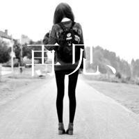 女生悲伤带字黑白qq头像