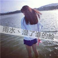 女生悲伤带字黑白qq头像