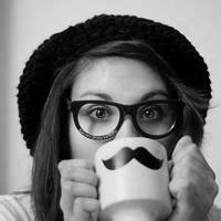 带帽子的女生黑白qq头像图片