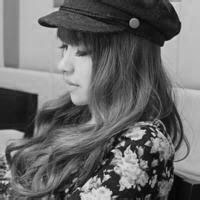 带帽子的女生黑白qq头像图片