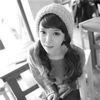 带帽子的女生黑白qq头像图片