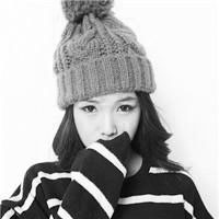 带帽子的女生黑白qq头像图片