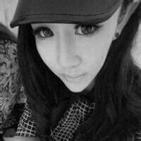 带帽子的女生黑白qq头像图片