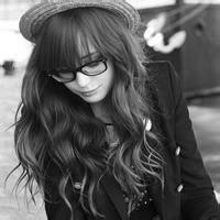 带帽子的女生黑白qq头像图片