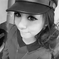 带帽子的女生黑白qq头像图片