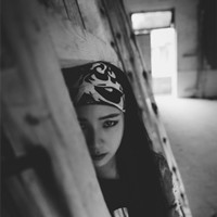 黑白系冷酷孤单女生qq头像