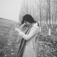 黑白系冷酷孤单女生qq头像