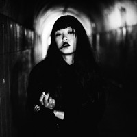 黑白系冷酷孤单女生qq头像