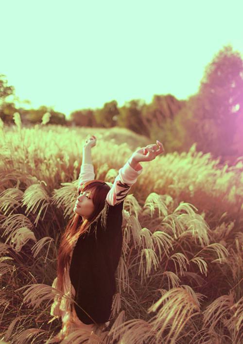 冬日的唯美悲伤女生图片