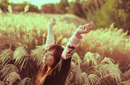 冬日的唯美悲伤女生图片