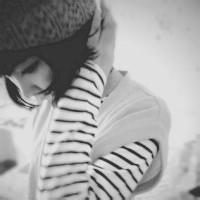 最新好看的美女黑白头像图片