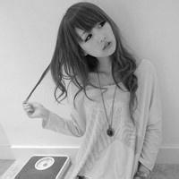 最新好看的美女黑白头像图片