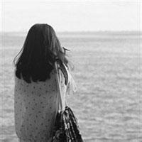 最新好看的美女黑白头像图片