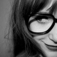 最新好看的美女黑白头像图片