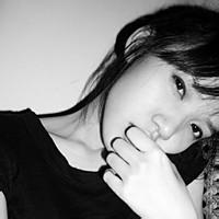 最新好看的美女黑白头像图片