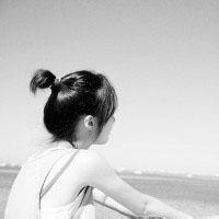 寂寞伤感的qq女生黑白头像