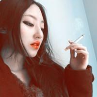 简约个性吸烟女生图片头像