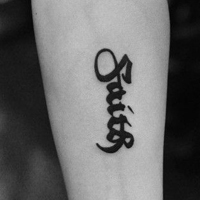 时尚浪漫的qq情侣纹身头像