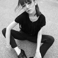 精选九月最新美女黑白头像图片