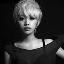 精选九月最新美女黑白头像图片