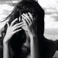 精选九月最新美女黑白头像图片