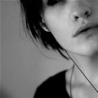 精选九月最新美女黑白头像图片