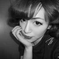 精选九月最新美女黑白头像图片