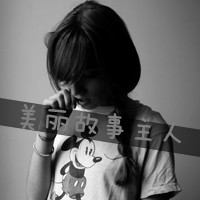 寂寞伤感的美女黑白头像图片