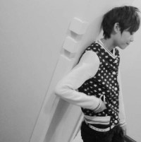 精选超拽男生上半身黑白头像