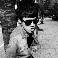 精选超拽男生上半身黑白头像