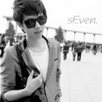 精选超拽男生上半身黑白头像