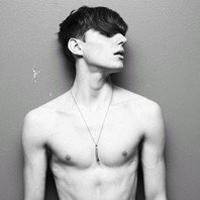 个性独特的欧美男生黑白头像