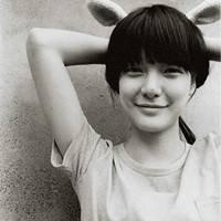 唯美系长发女生黑白头像图片