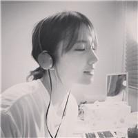 唯美系长发女生黑白头像图片