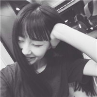 唯美系长发女生黑白头像图片