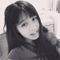 唯美系长发女生黑白头像图片