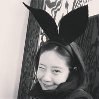 唯美系长发女生黑白头像图片