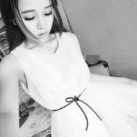 唯美系长发女生黑白头像图片