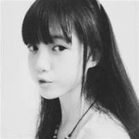 唯美系长发女生黑白头像图片