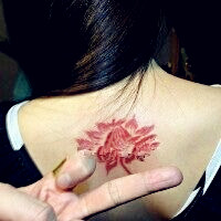 好看性感的qq美女纹身头像图片