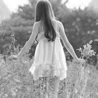 黑白系女生背影头像伤感图片