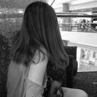 黑白系女生背影头像伤感图片