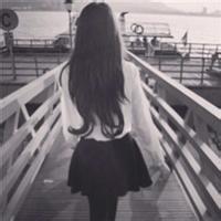 黑白系女生背影头像伤感图片
