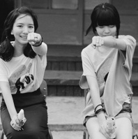 2016最新版qq姐妹黑白头像图片