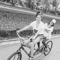 2016最新版qq姐妹黑白头像图片